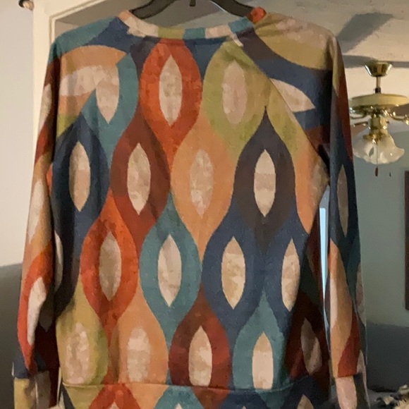 Long sleeved top size XL - Picture 4 of 4